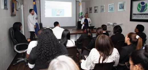 Servidores de Pro Consumidor reciben charla sobre salud mental