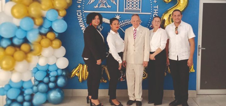 Orientadoras imparten charla en recinto UASD Santo Domingo Norte.